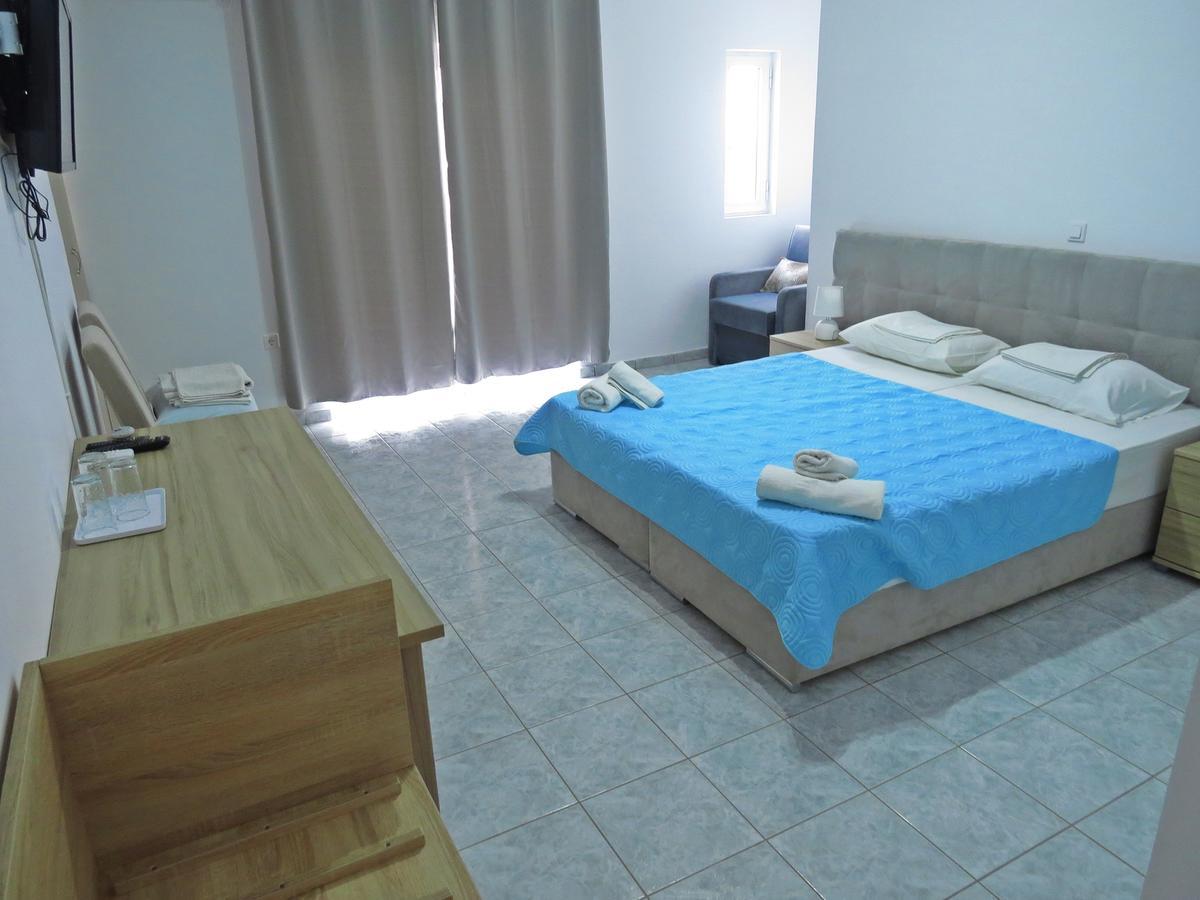 Loukas Beach Rooms Kiotari Rum bild