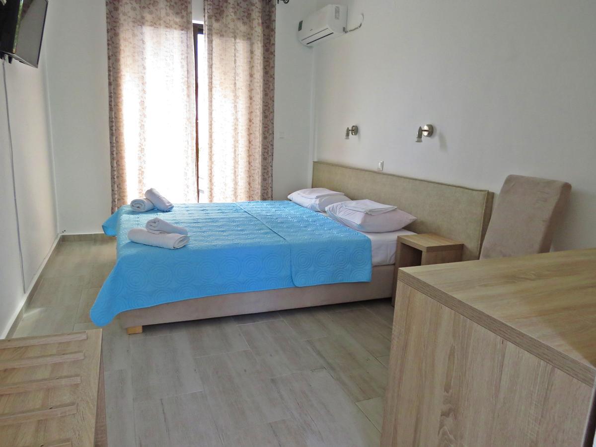 Loukas Beach Rooms Kiotari Rum bild